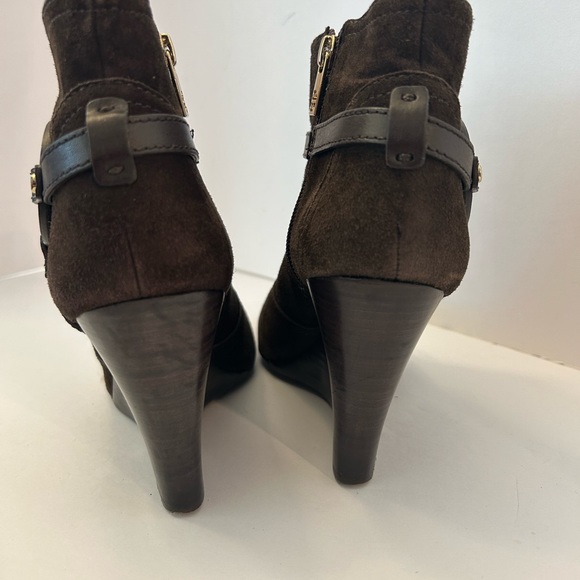 TORY BURCH Wedge Heel Ankle Boots Aaden Brown Suede Gold Logo Womens Size 9M - Picture 5 of 9